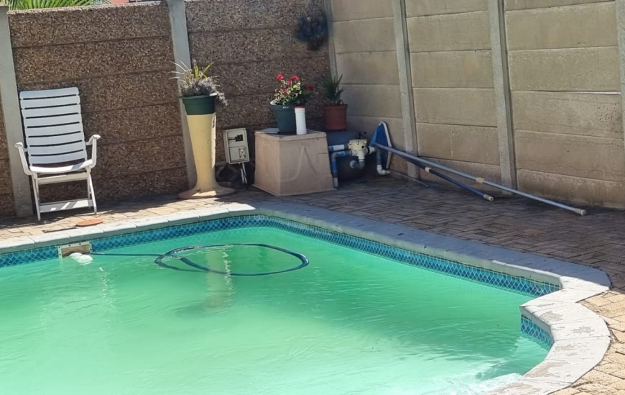 To Let 3 Bedroom Property for Rent in Jeffreys Bay Central Eastern Cape